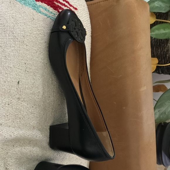 Tory Burch Mini Miller Black Leather Pumps - Picture 4 of 5